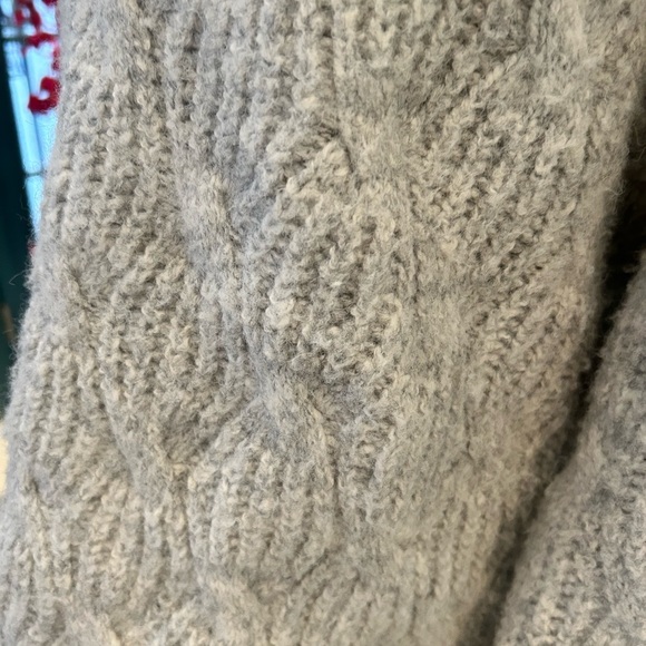 Lucky Brand Light Gray V-Neck Sweater Side Slits Soft Women’s XLG - Picture 7 of 12